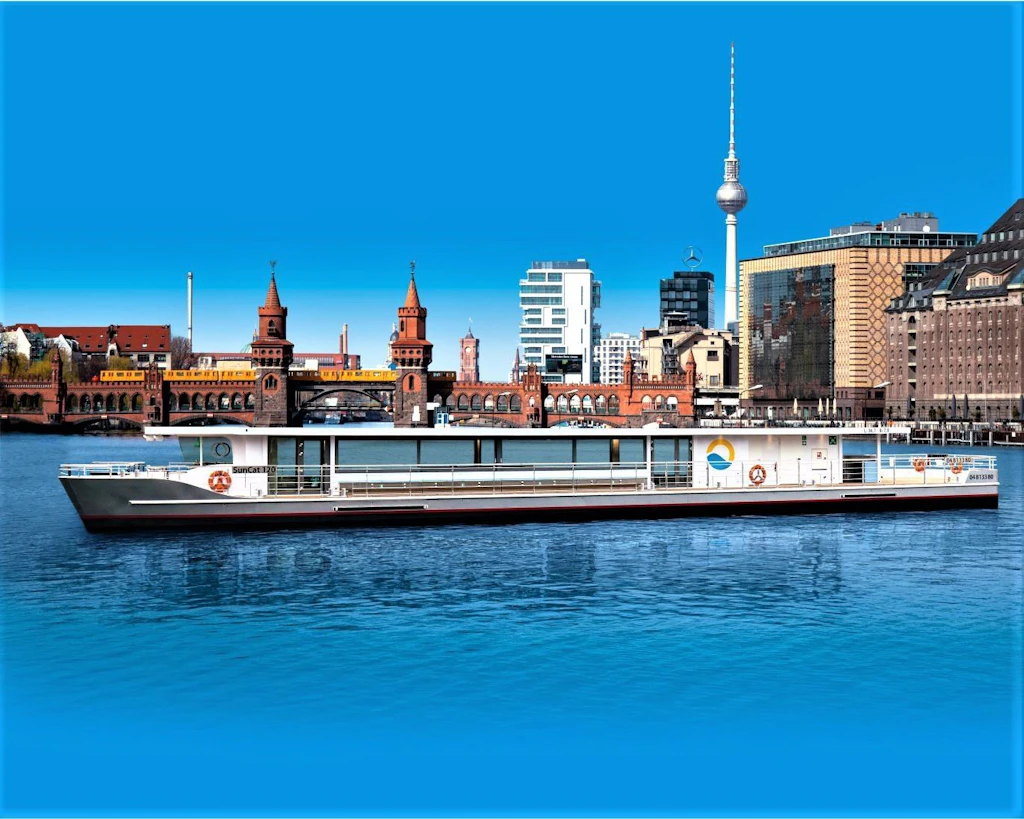 Bootsverleih Berlin | Boot mieten Solarkatamaran Solarschiff
