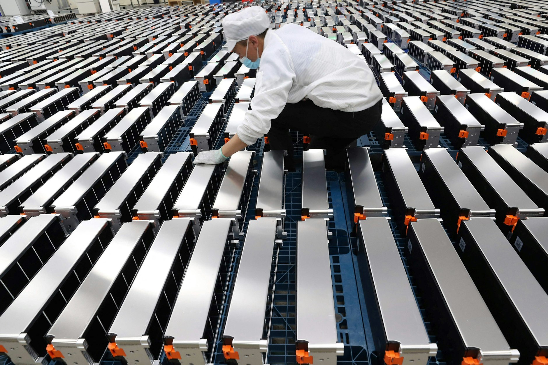 In einem CATL-Werk im Süden Chinas werden Lithium-Batterien für Elektroautos für die Auslieferung vorbereitet.