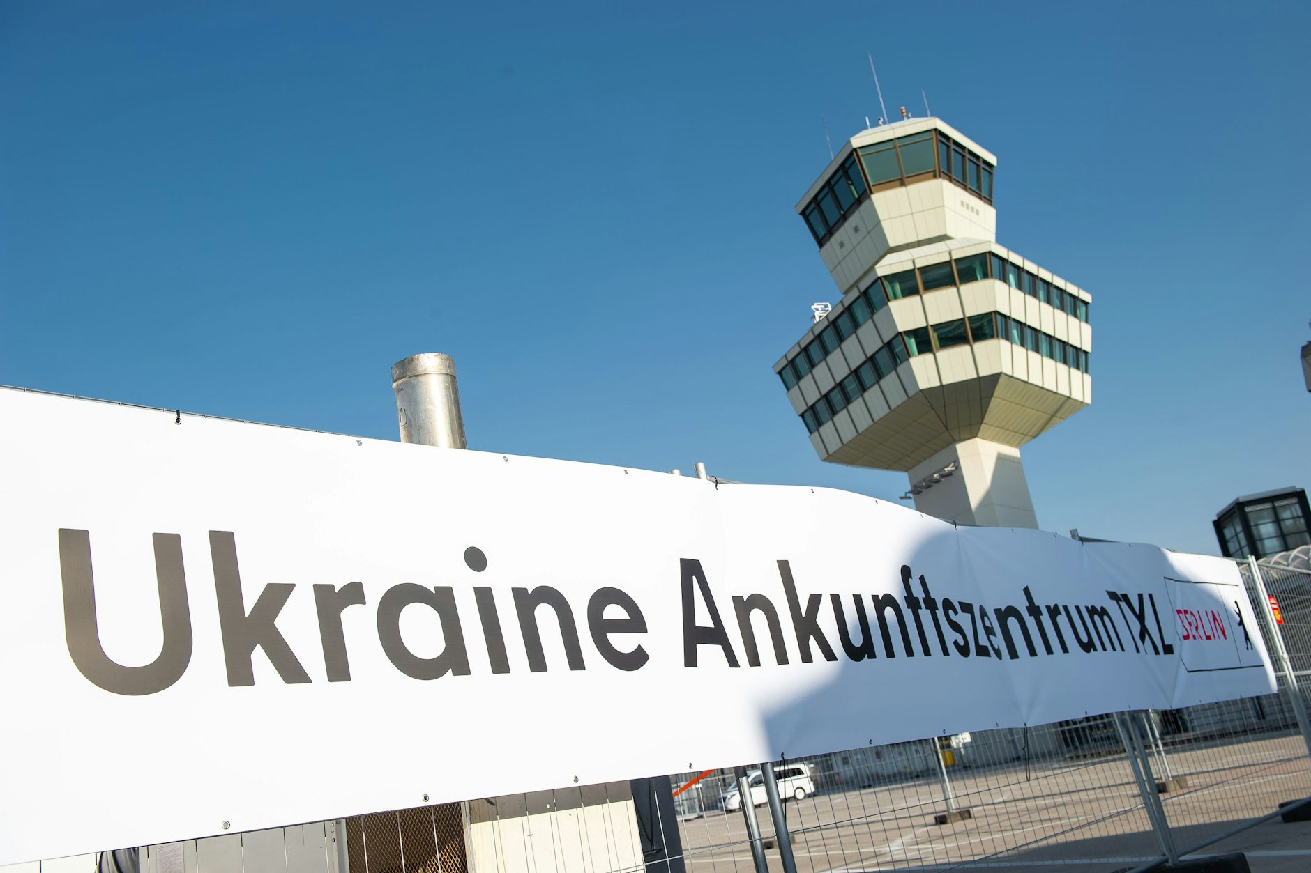 Am Sonntag wurde das Ankunftszentrum für Flüchtlinge am Flughafen Tegel eröffnet.