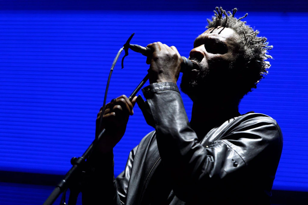 Wenn die Musik zweitrangig wird: Massive Attack nutzt die Berliner Bühne für politischen Protest