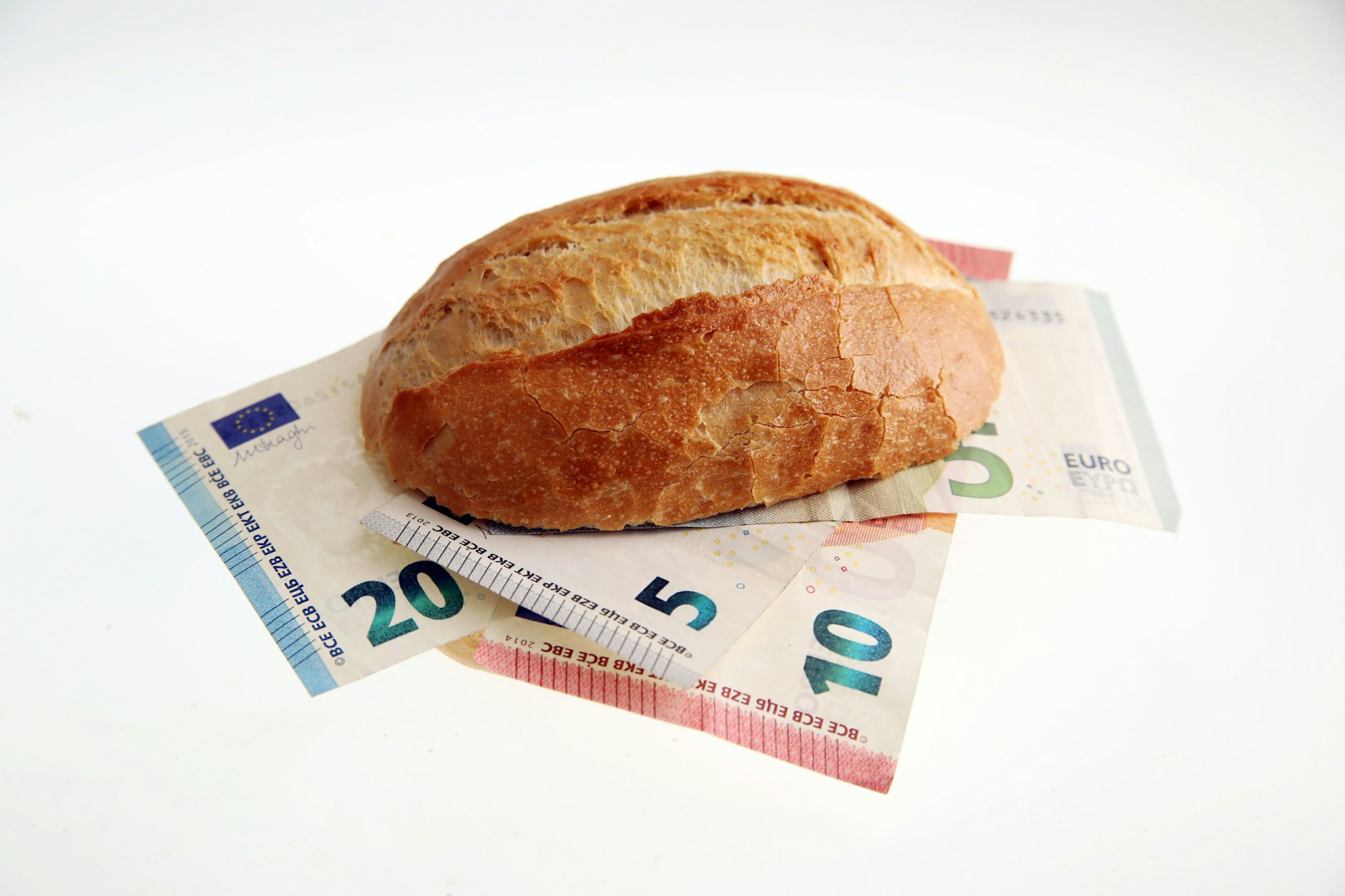 Durch die Folgen des Iran-Kriegs werden zahlreiche Produkte in Deutschland teurer. Auch Backwaren sind betroffen.