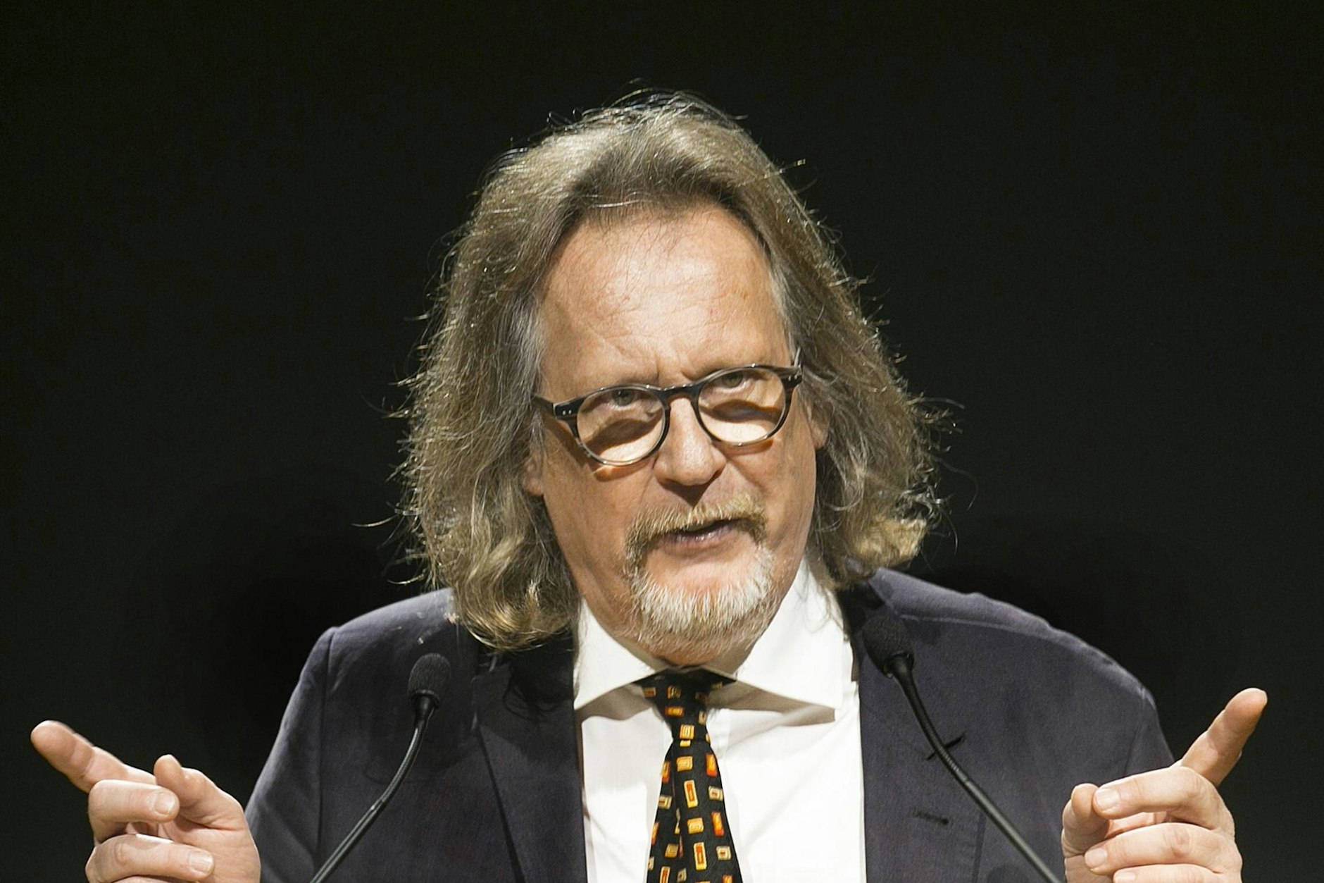 Der Kolumnist <a href="chatgpt://generic-entity?number=0">Harald Martenstein</a> hielt am Wochenende im <a href="chatgpt://generic-entity?number=1">Thalia-Theater Hamburg</a> ein Plädoyer gegen ein AfD-Verbot.