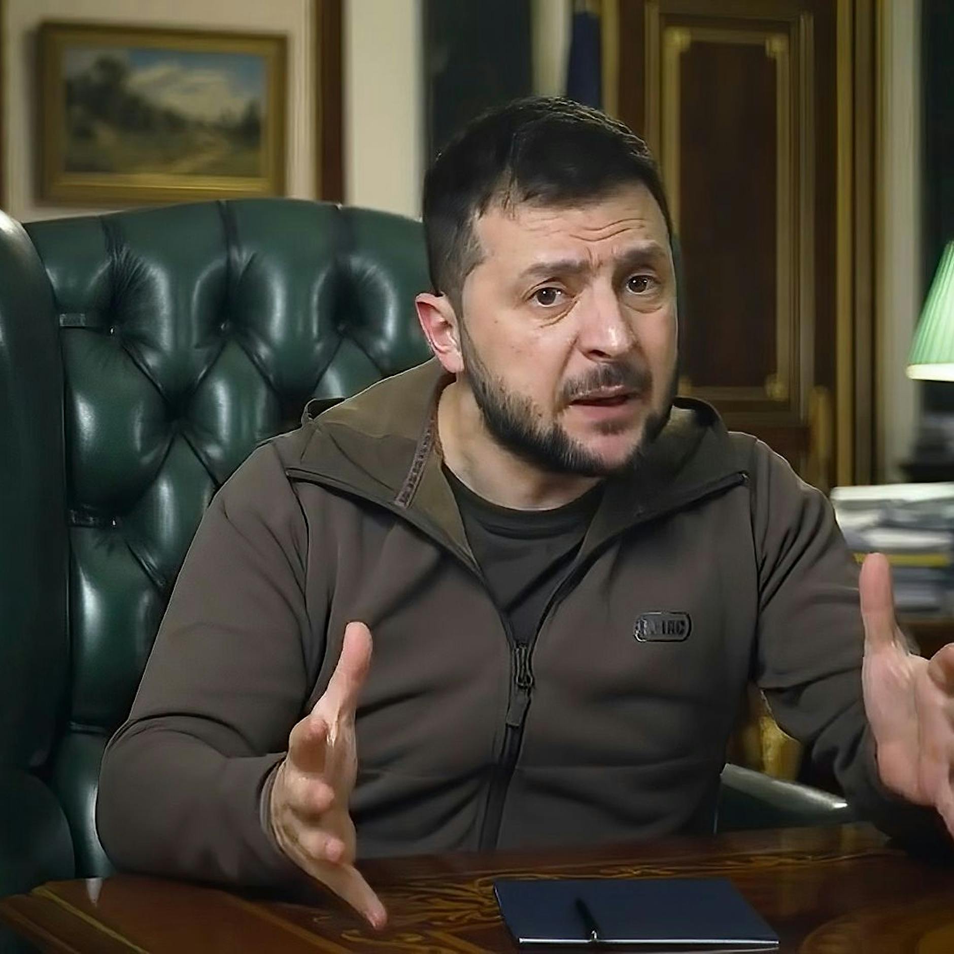 Präsident Selenskyj geht auf Friedensplan ein und rechtfertigt sich vor seinem Land