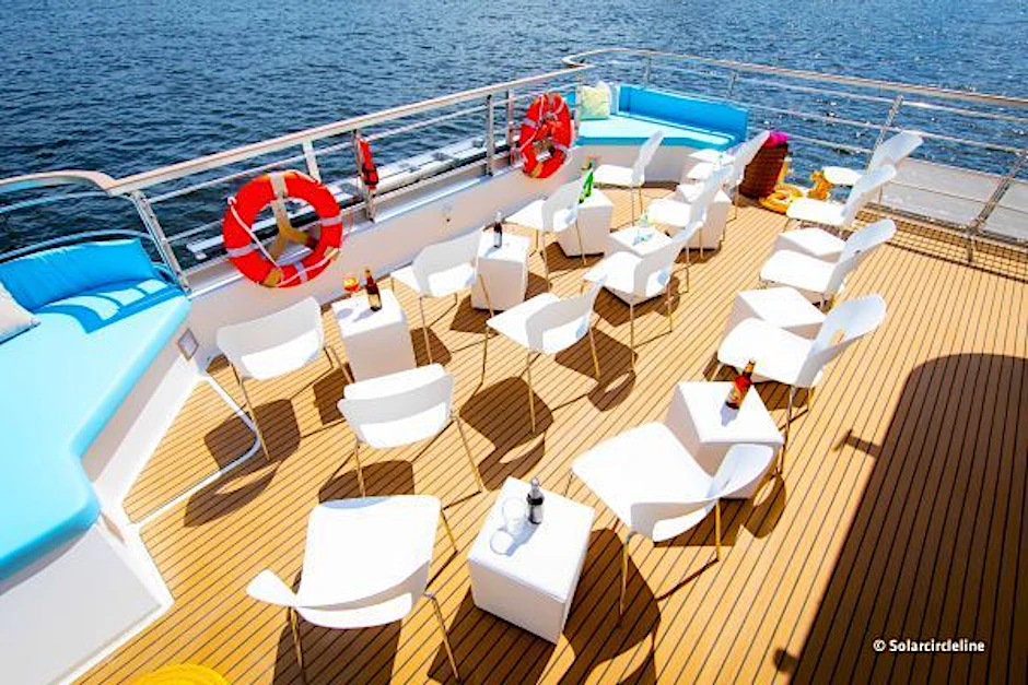 Umweltfreundlich, modern und mit viel Platz ... Unser Solarschiff "Hermine" ist umweltfreundlich, modern und hat Platz bis 140 Personen.