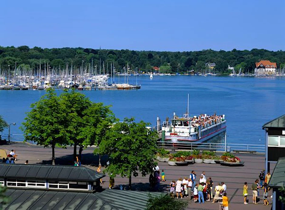 Die Anlegestelle Wannsee als Ausgangspunkt für Schiffstouren auf der Havel, dem Wannsee oder Touren nach Potsdam.