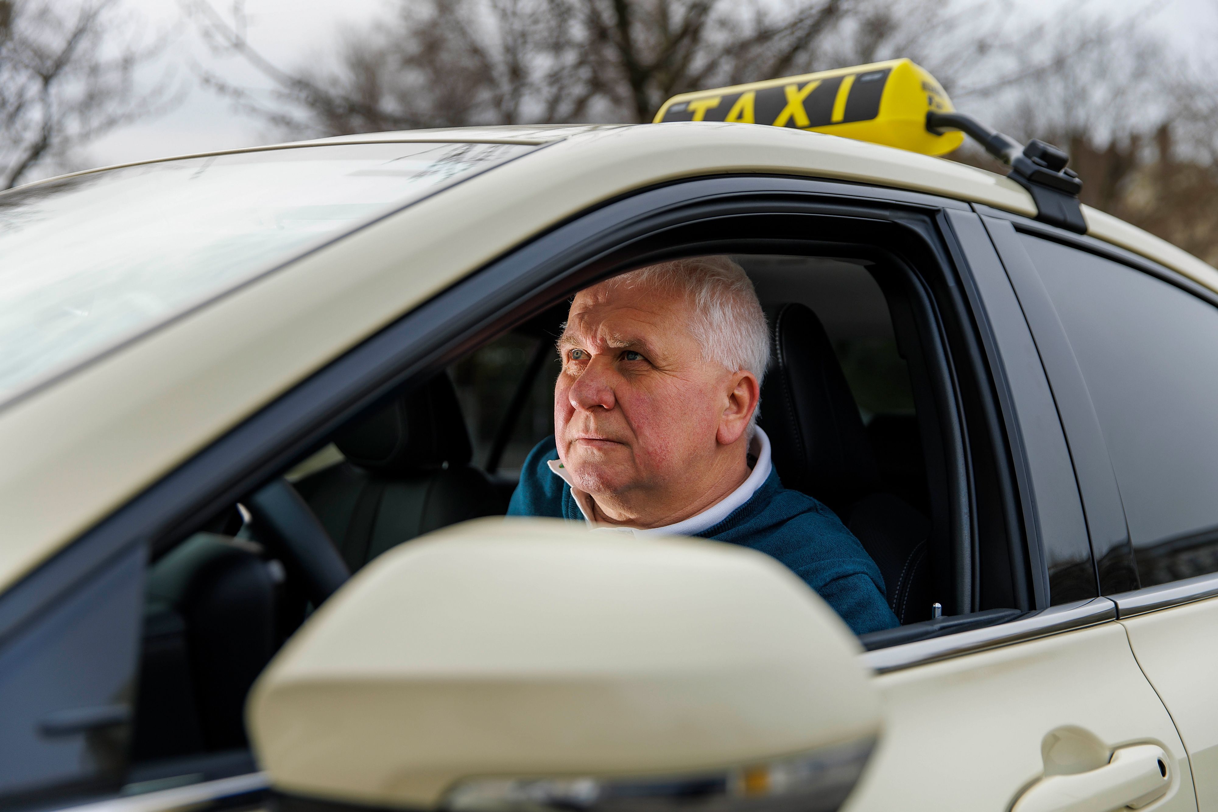 „Jetzt heißt es überleben um jeden Preis“: Wie die hohen Spritpreise Berliner Unternehmen treffen