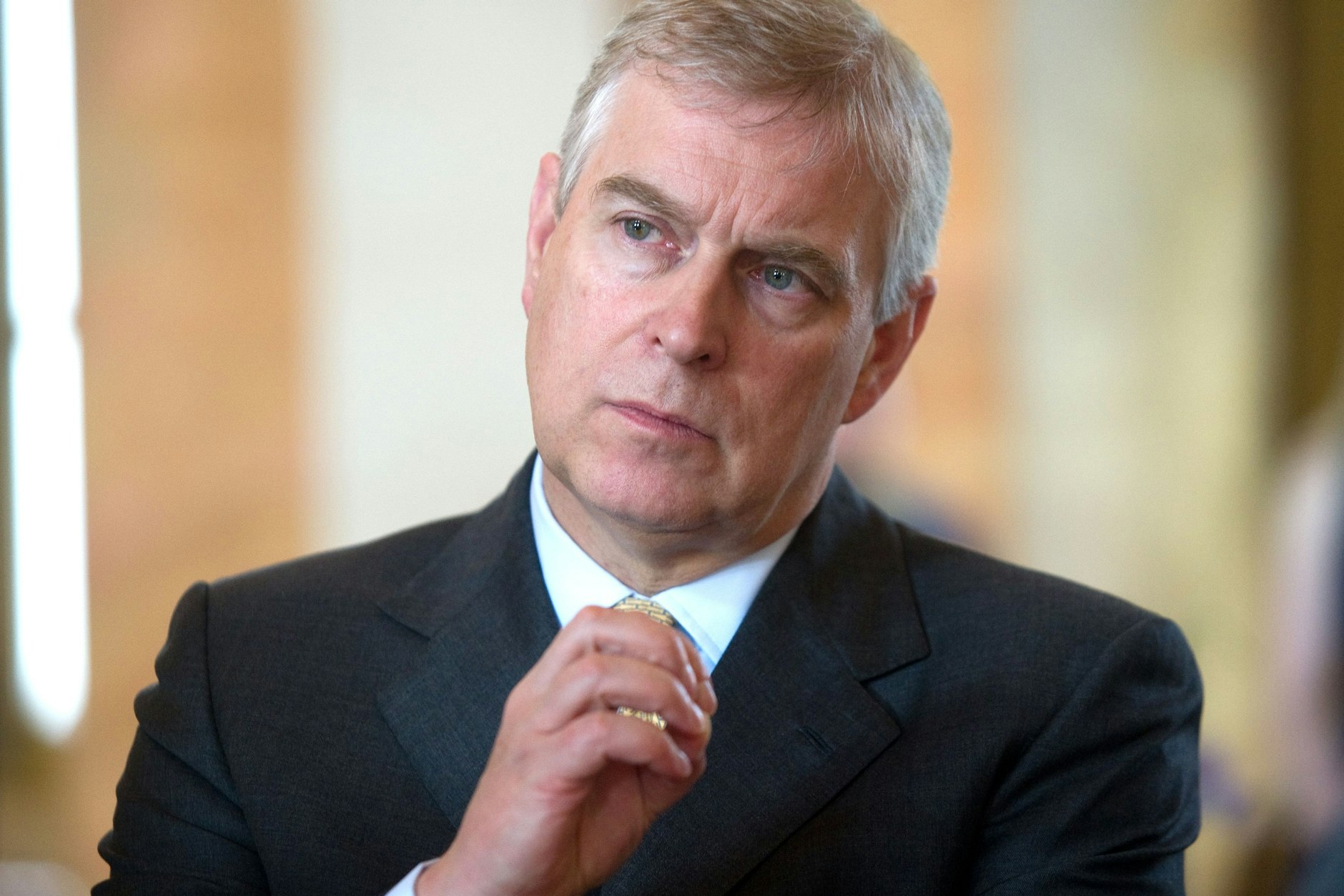 König Charles entzieht Andrew alle Titel und Ämter.