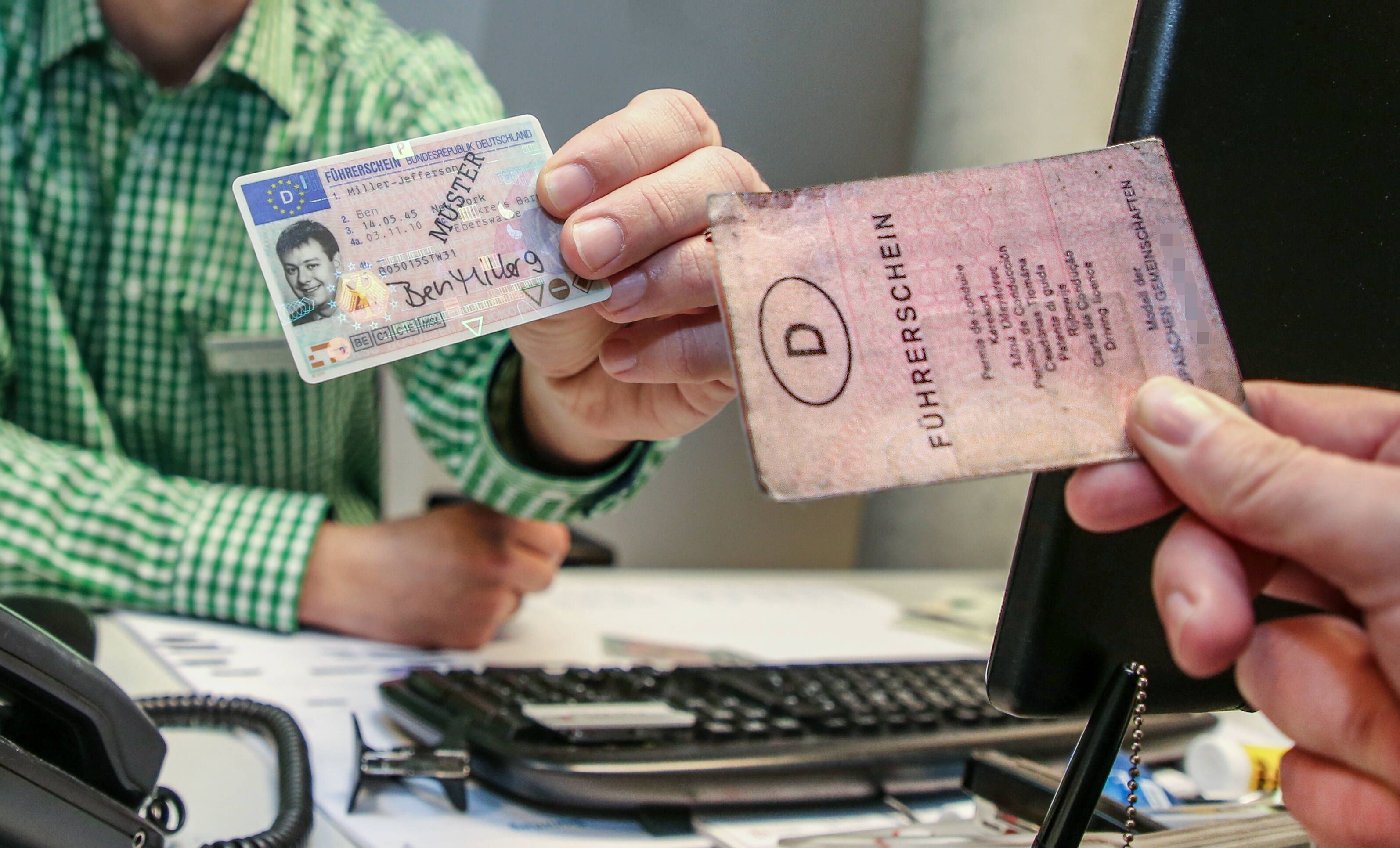 Autofahrer brauchen Termin beim Amt: Alte Führerscheine verlieren Gültigkeit!