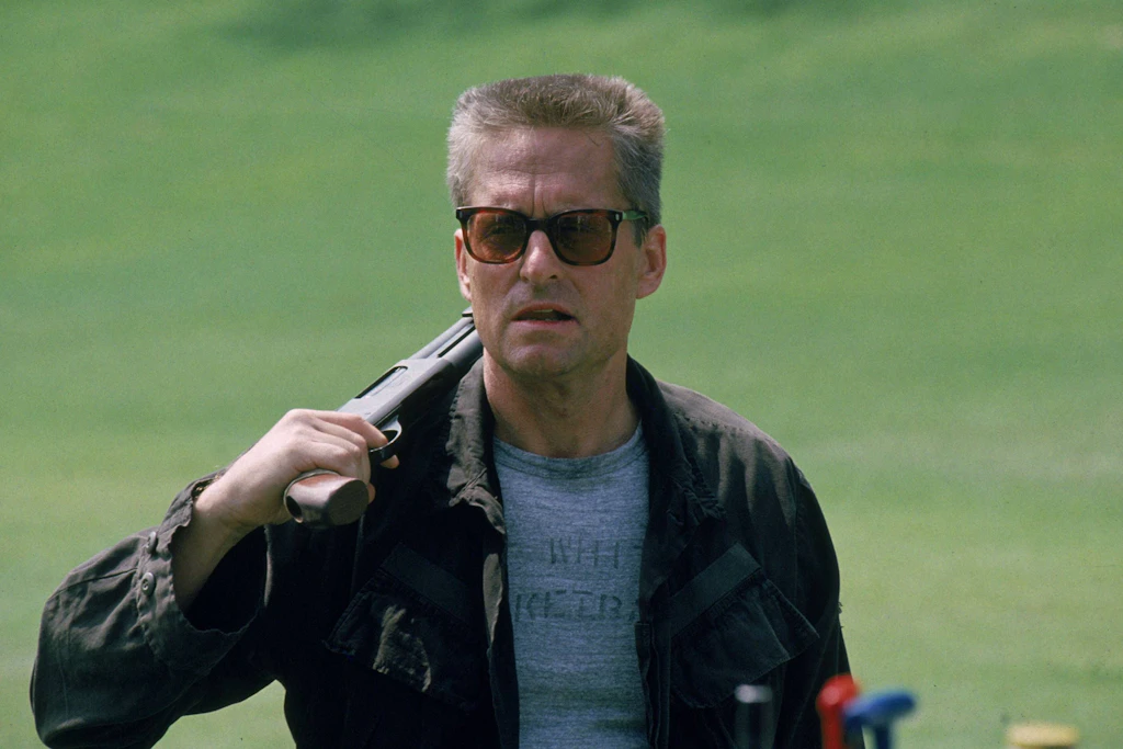 Michael Douglas in „Falling down“. Der Hollywood-Star spielt in dem Film von 1993 einen Mann, der bei extremer Hitze ausrastet.