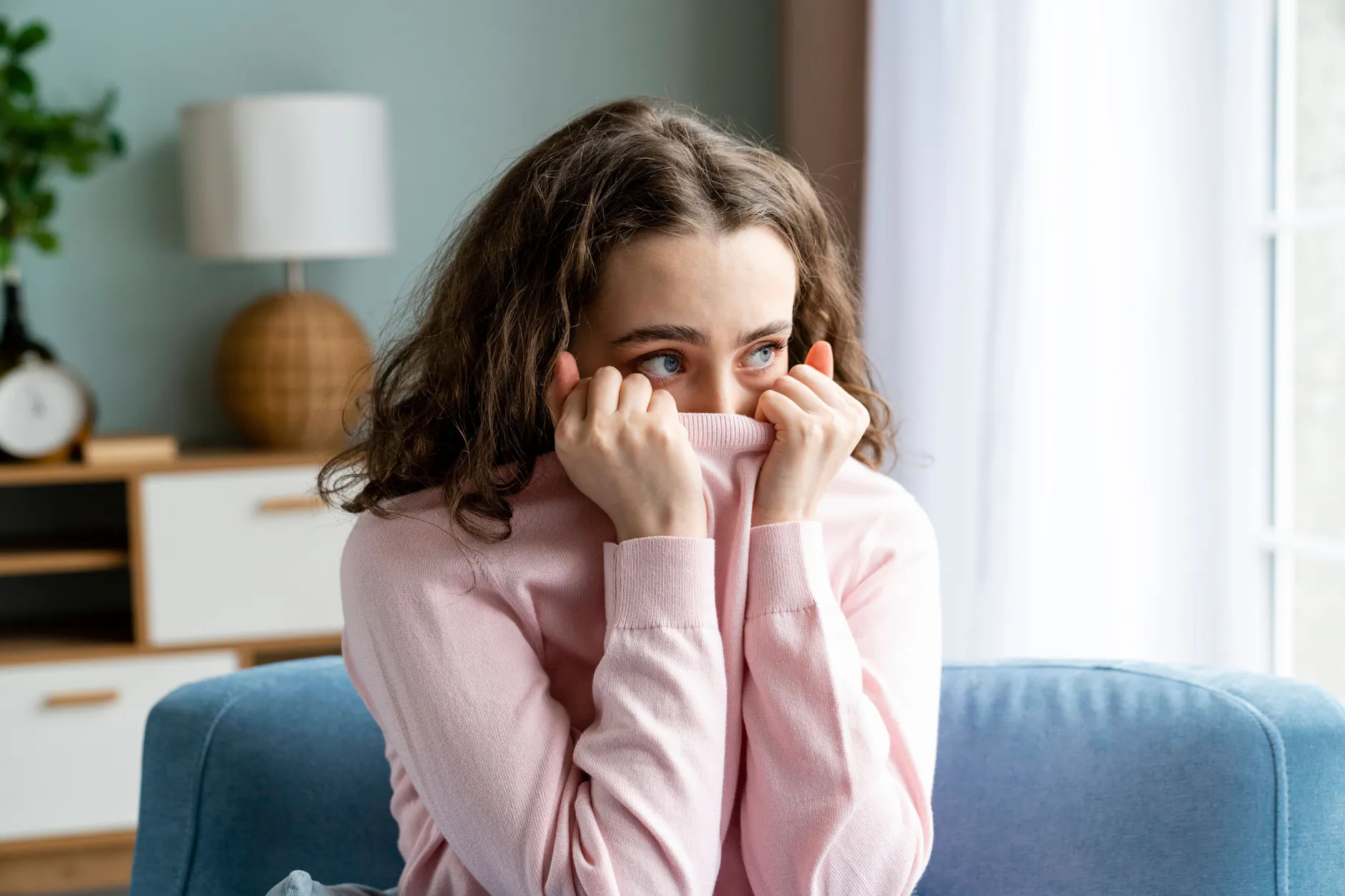 Jugendliche ziehen sich häufig zurück. Dahinter kann mehr stecken, als Eltern denken würden.