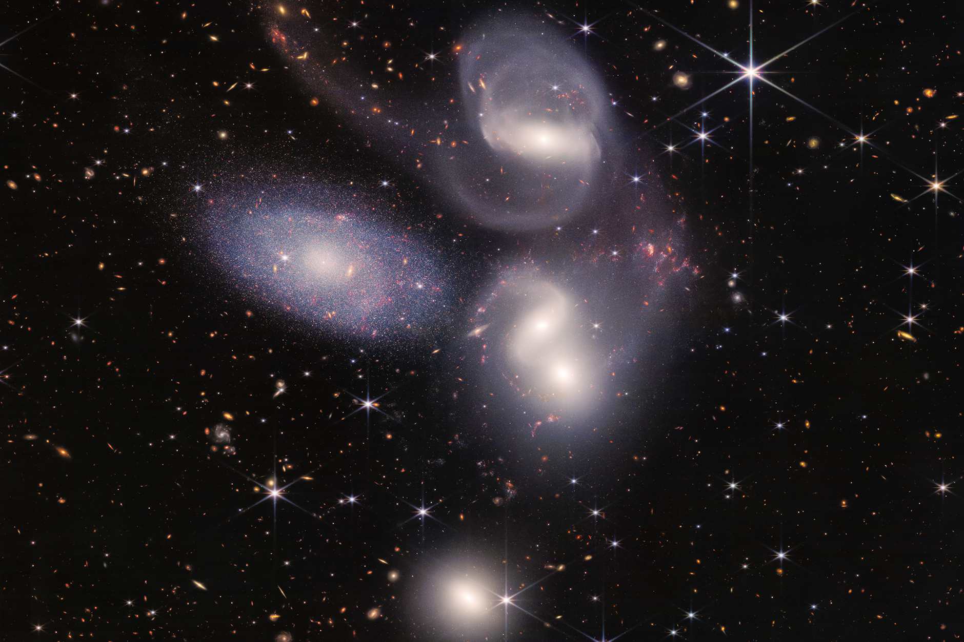 Diese Galaxiengruppe heißt Stephans Quintett.