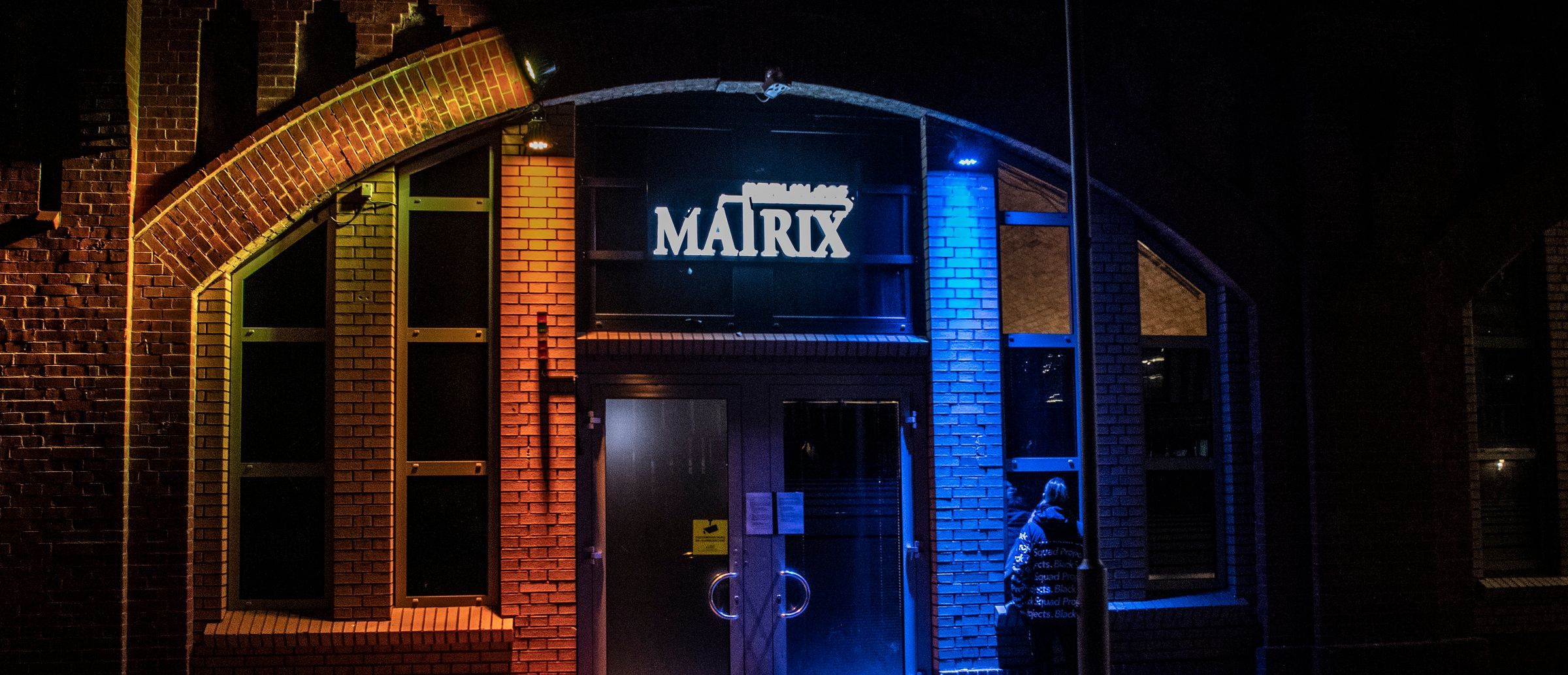 Messerattacke vor Club Matrix: Türsteher und Gast verletzt – Täter soll in Psychiatrie