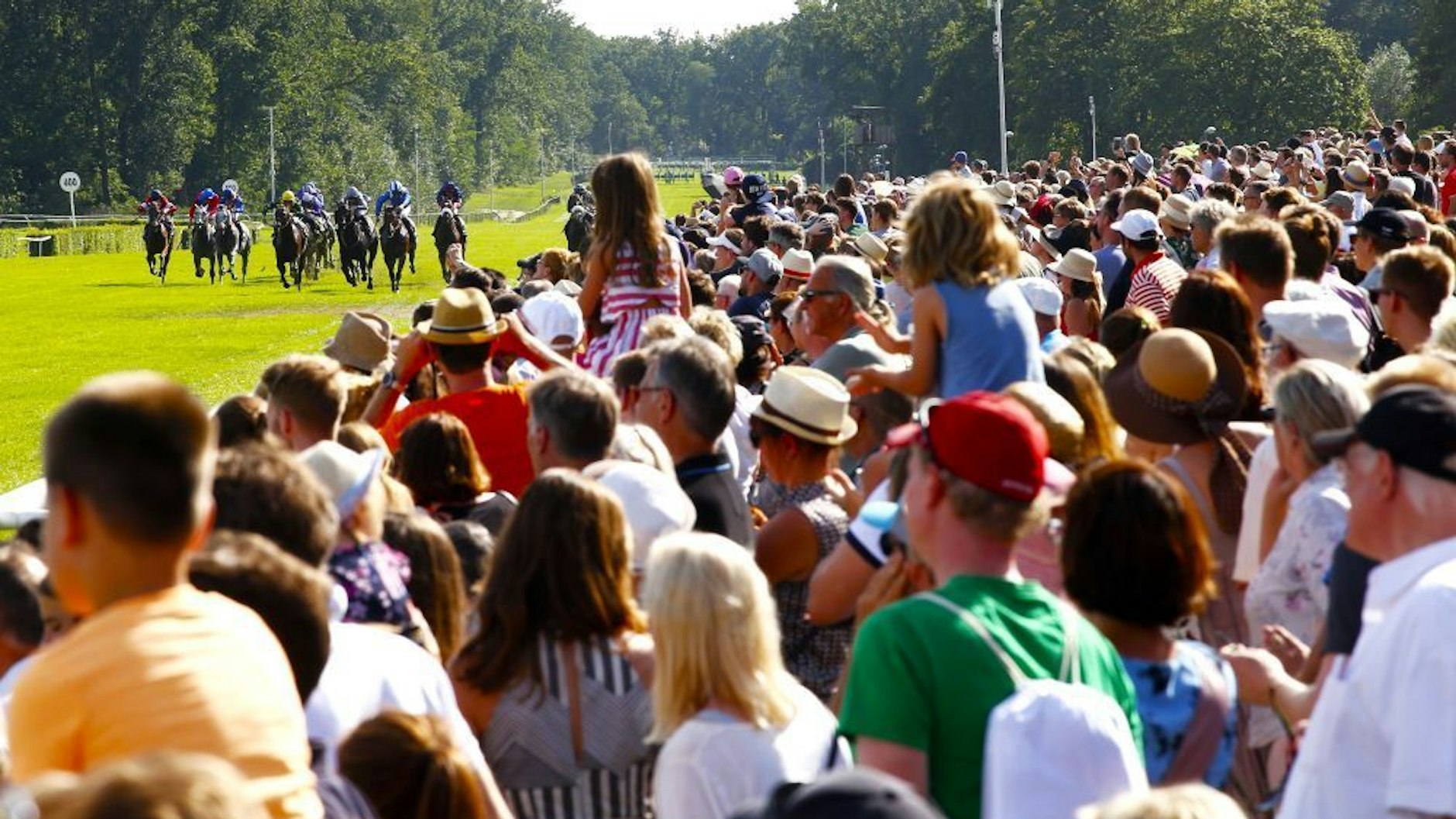 „Sattelplätze“ direkt an der Rennstrecke