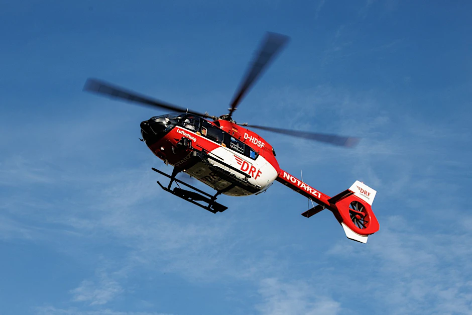 Ein Rettungshubschrauber im Einsatz – doch in der dünn besiedelten Altmark im Norden Sachsen-Anhalts fehlt ein solcher Lebensretter.