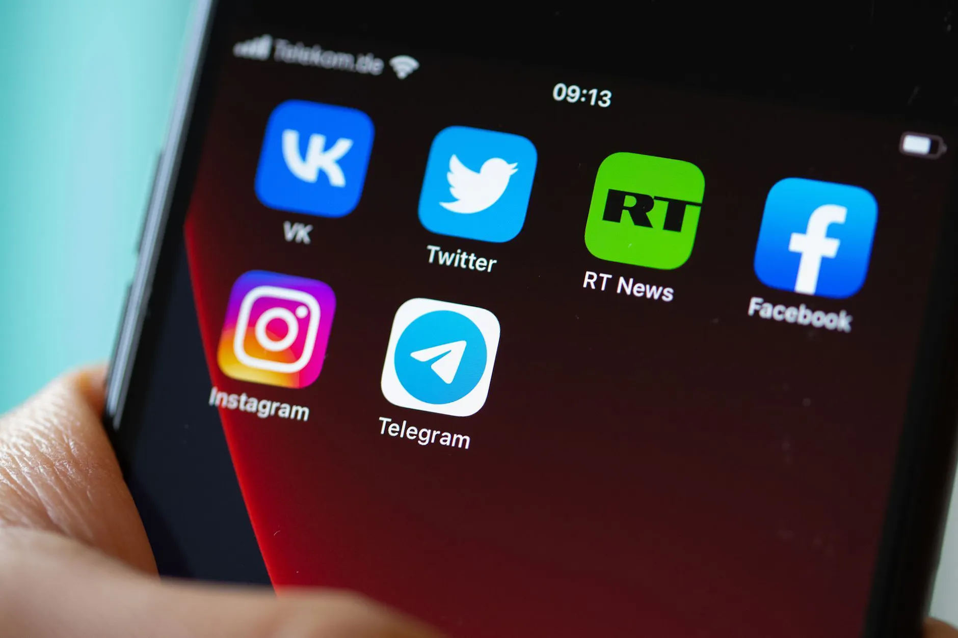 Soziale Medien spielen für junge Männer eine sehr wichtige Rolle.