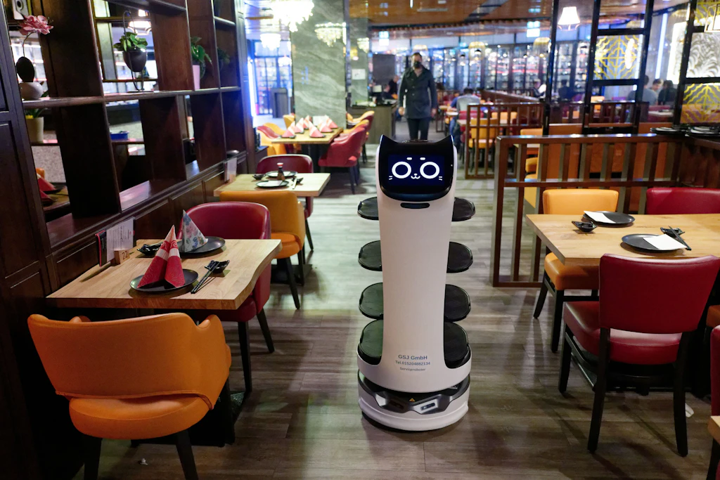 Roboter im Berliner Ausflugslokal: Droht bald die Herrschaft der Maschinen?