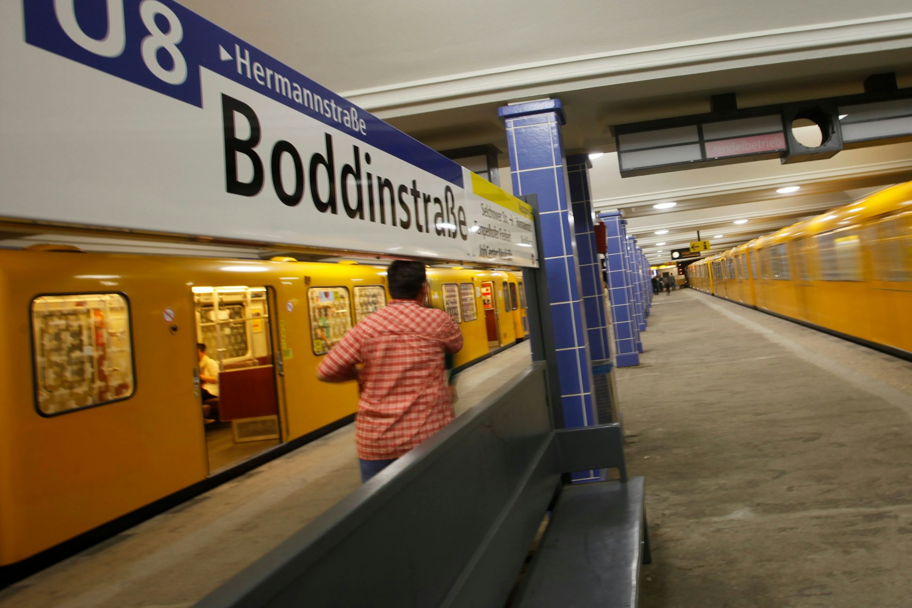Der U-Bahnhof Boddinstraße: Hier zeigt sich die Stadt für unseren Autor von der unangenehmsten Seite.