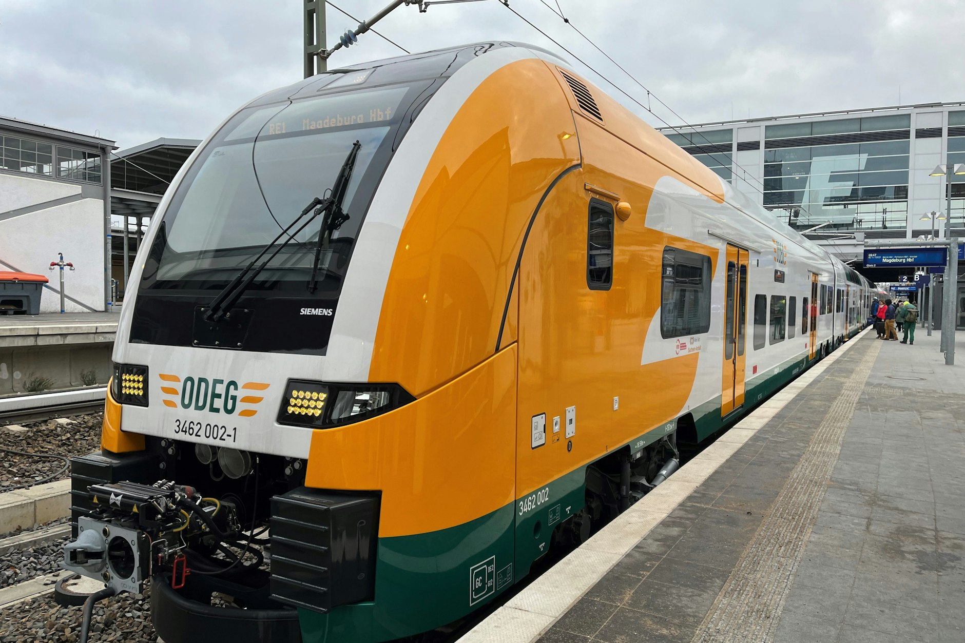 Einsteigen bitte! Ein Zug der Ostdeutschen Eisenbahn (Odeg) hält am Ostkreuz in Berlin. Die Linie RE1 ist wie die RE8 häufig von Toilettenstörungen betroffen.