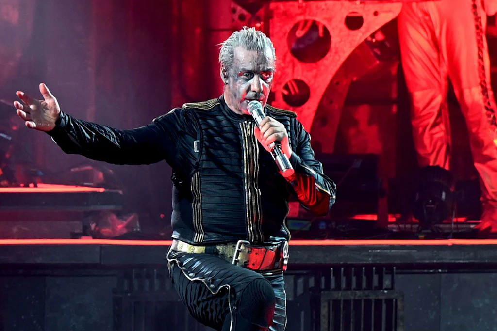 Rammstein-Sänger Till Lindemann wurde gerade 60 Jahre alt und wird jetzt als Honk beschimpft.