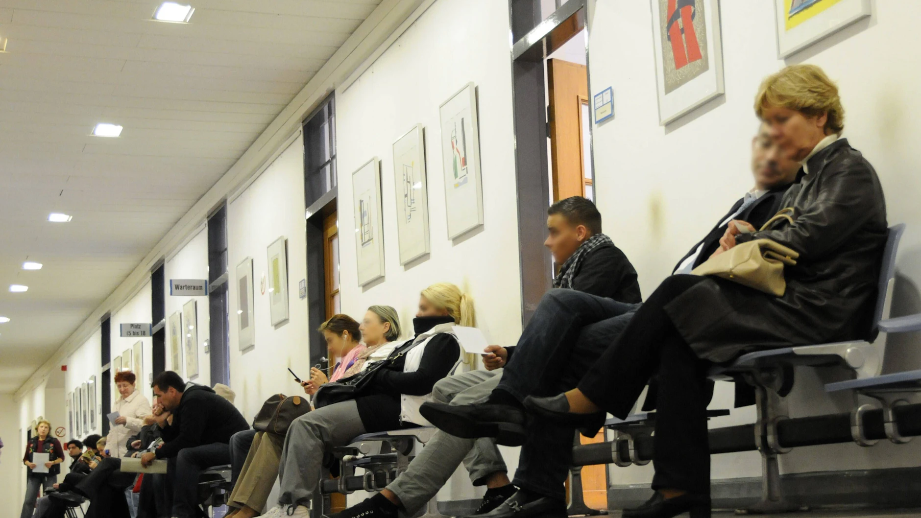 Bitte warten! Daran hat auch die digitale Terminvergabe in den Bürgerämtern nicht geändert. Nur wenige Anträge können komplett digital bearbeitet werden.