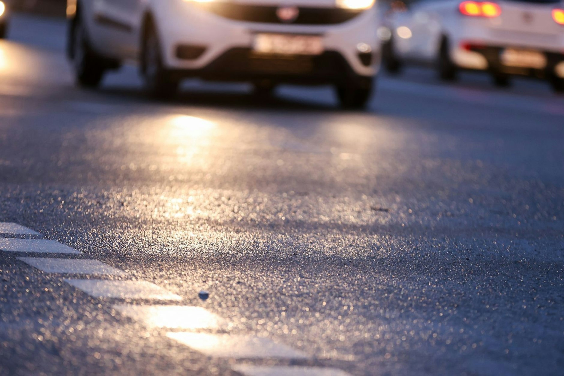 Glatteis wird auf den Straßen Berlins erwartet.