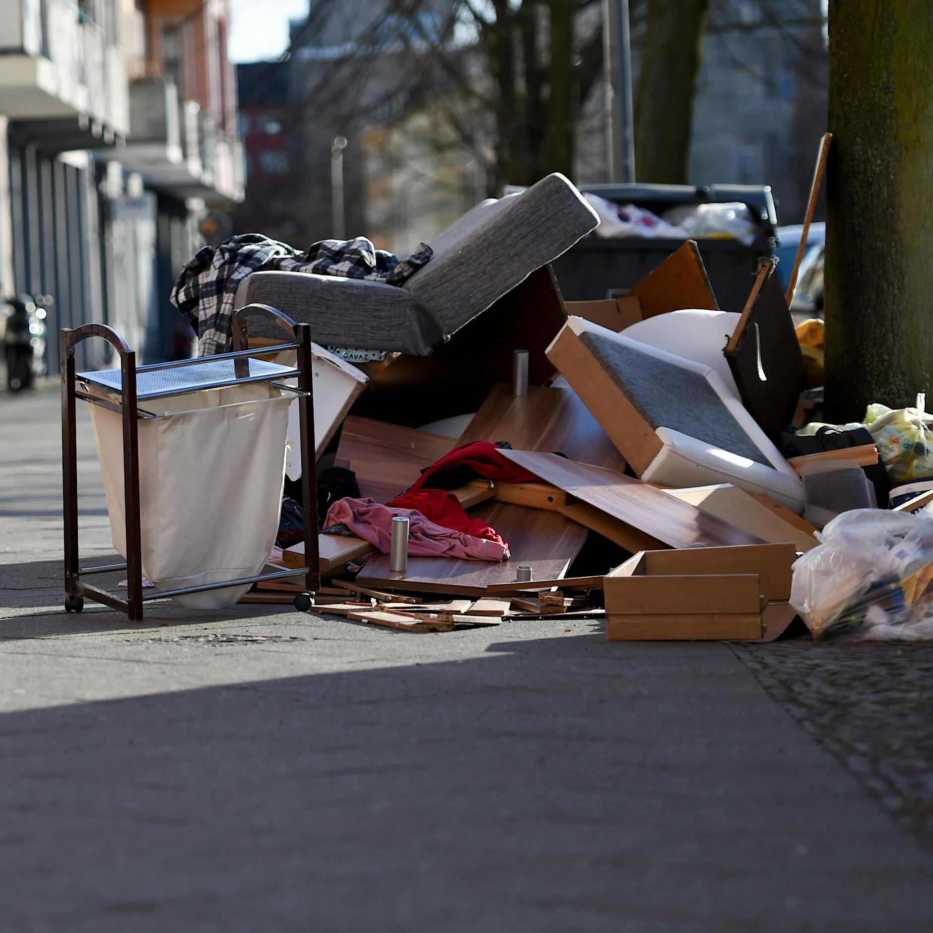 Berlin verdreckt, aber es gibt kaum Strafen für Müllsünder!