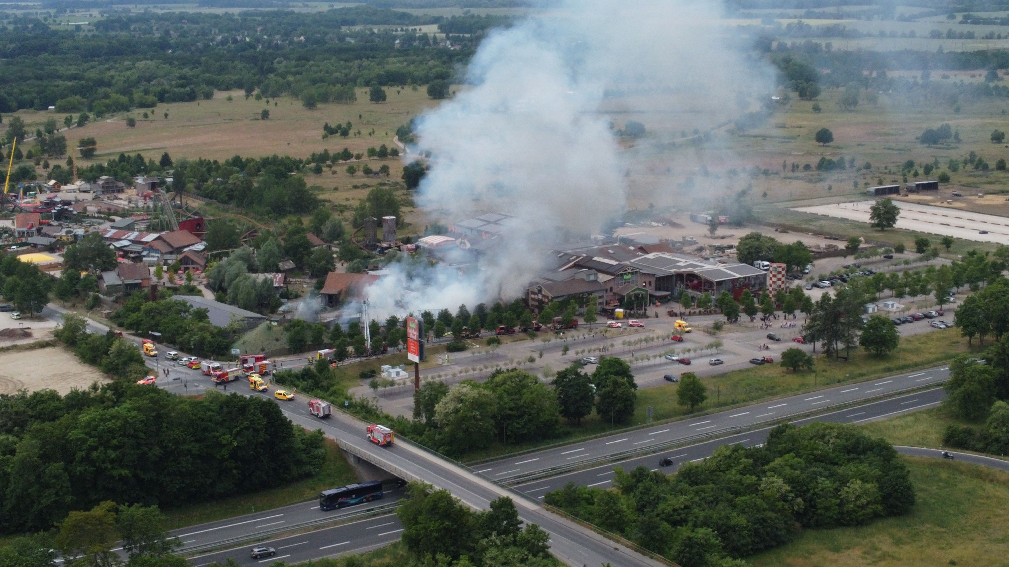 Image - Flammen im Früchte-Paradies: Karls Erdbeerhof in Elstal brennt