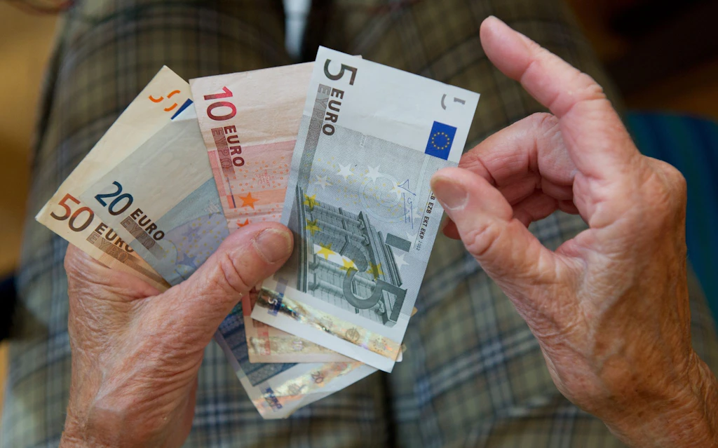 Lebenshaltungskosten im Alter: Rente reicht nur für zwei Drittel der Ausgaben!
