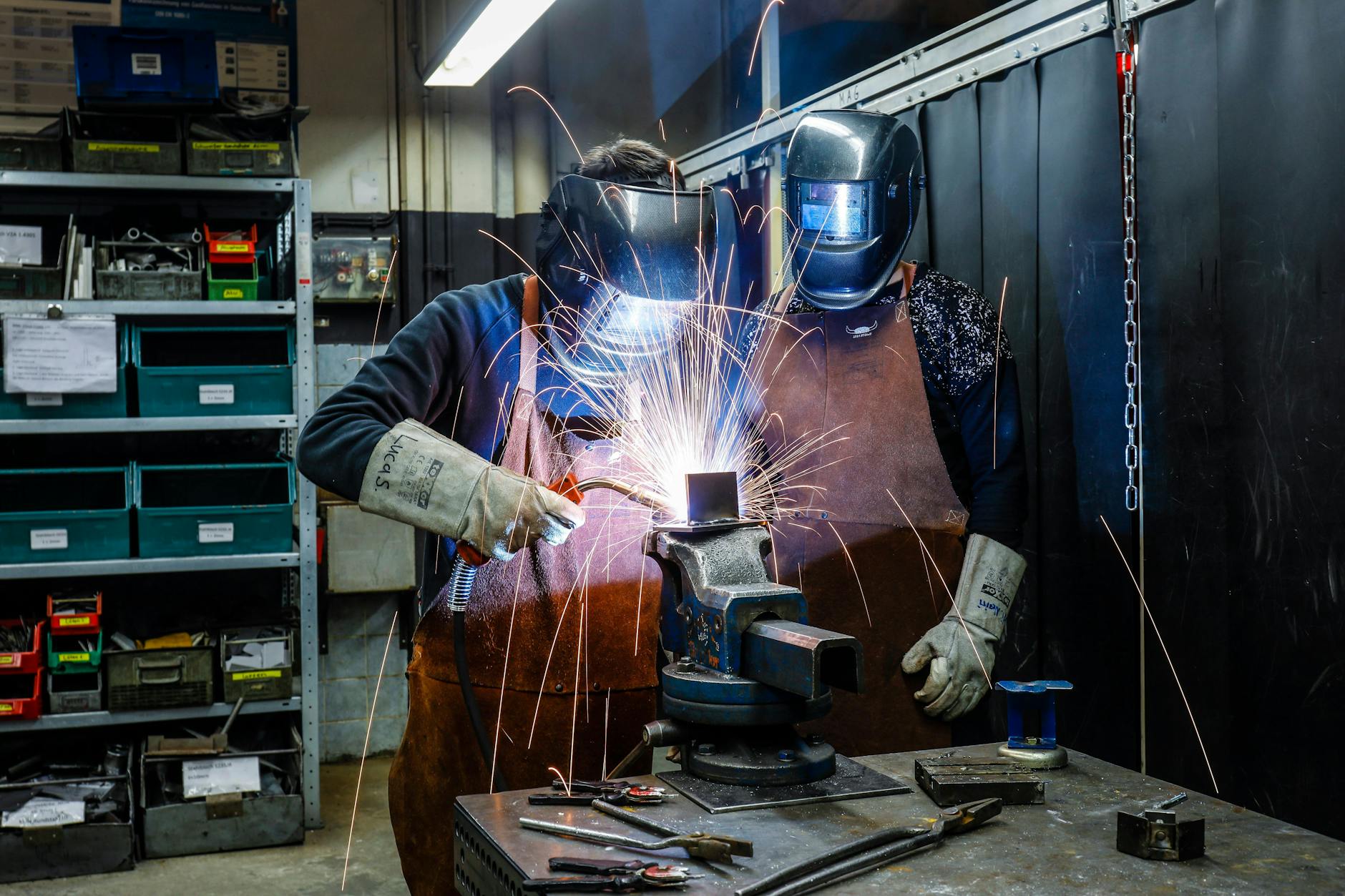 Seit September 2025 bildet Unternehmer Jung rund 1500 Lehrlinge in den Kernberufen Metalltechnik, Elektrotechnik/Elektronik, Bautechnik sowie Lagerlogistik aus.