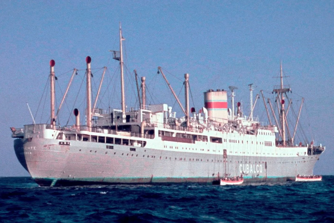 Der DDR-Frachter MS Fichte auf hoher See – hier bei einer Fahrt im Golf von Mexiko.