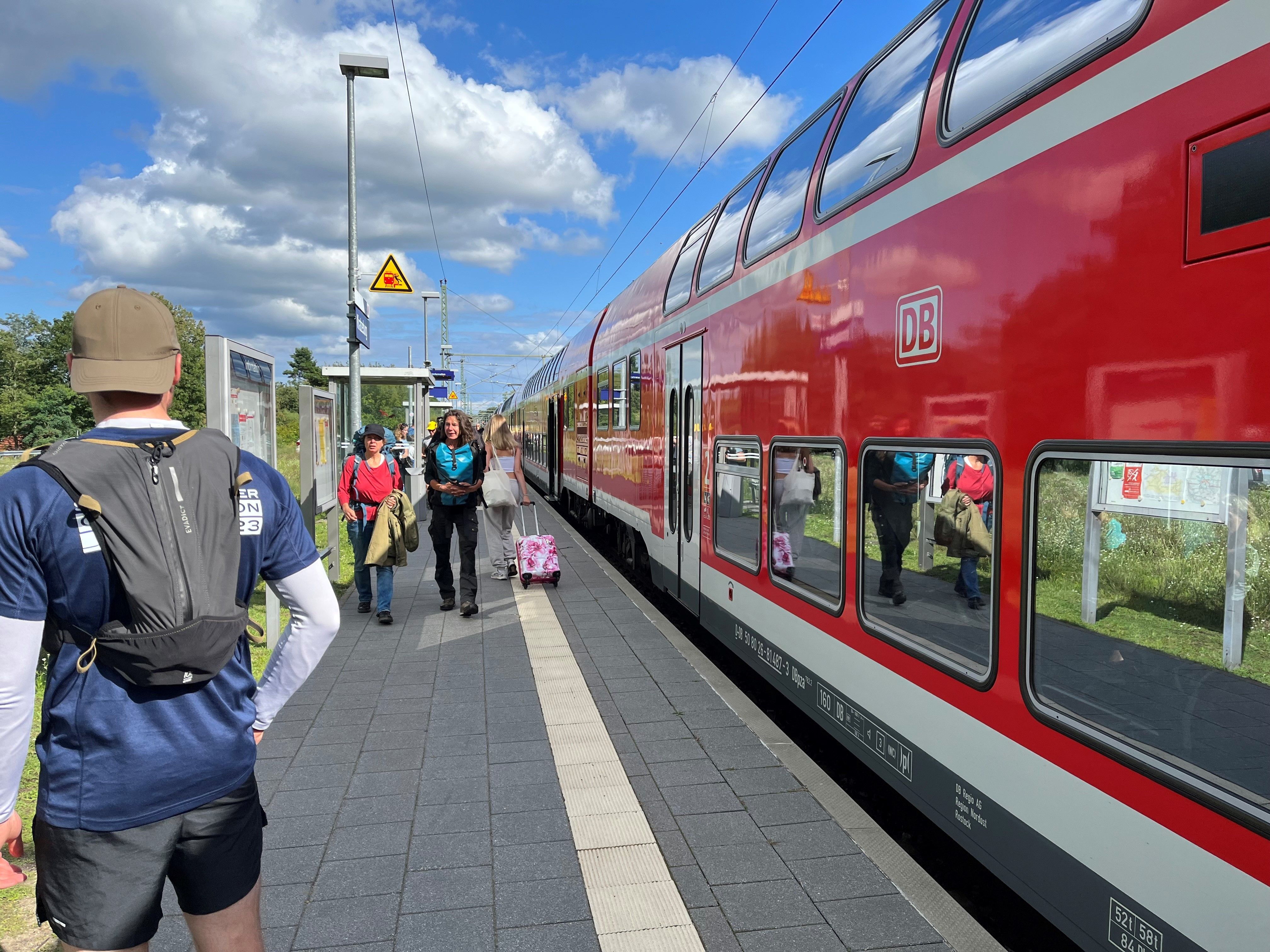 „Hören Sie bitte sofort auf“: Eine Berliner Zugbegleiterin von DB Regio zwischen Mitgefühl und Angst