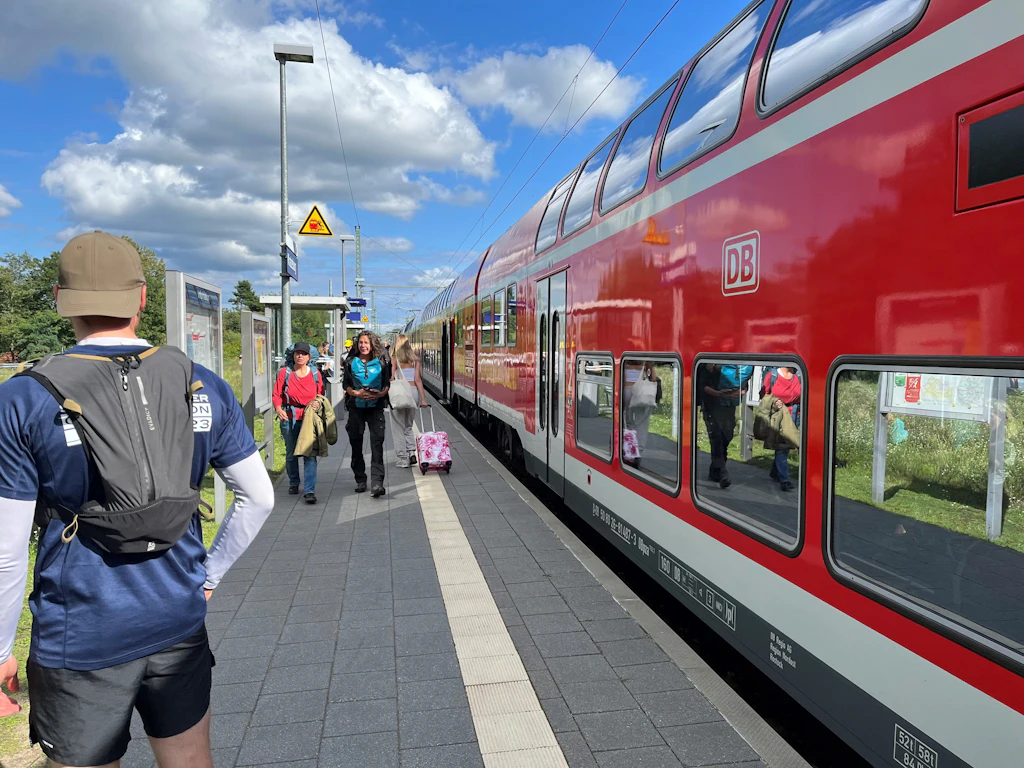 „Hören Sie bitte sofort auf“: Eine Berliner Zugbegleiterin von DB Regio zwischen Mitgefühl und Angst