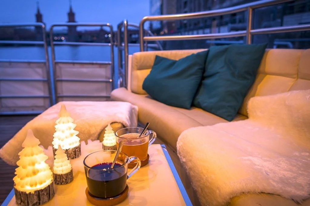 Schiffstour Berlin Winter auf der Spree | Solarschiff