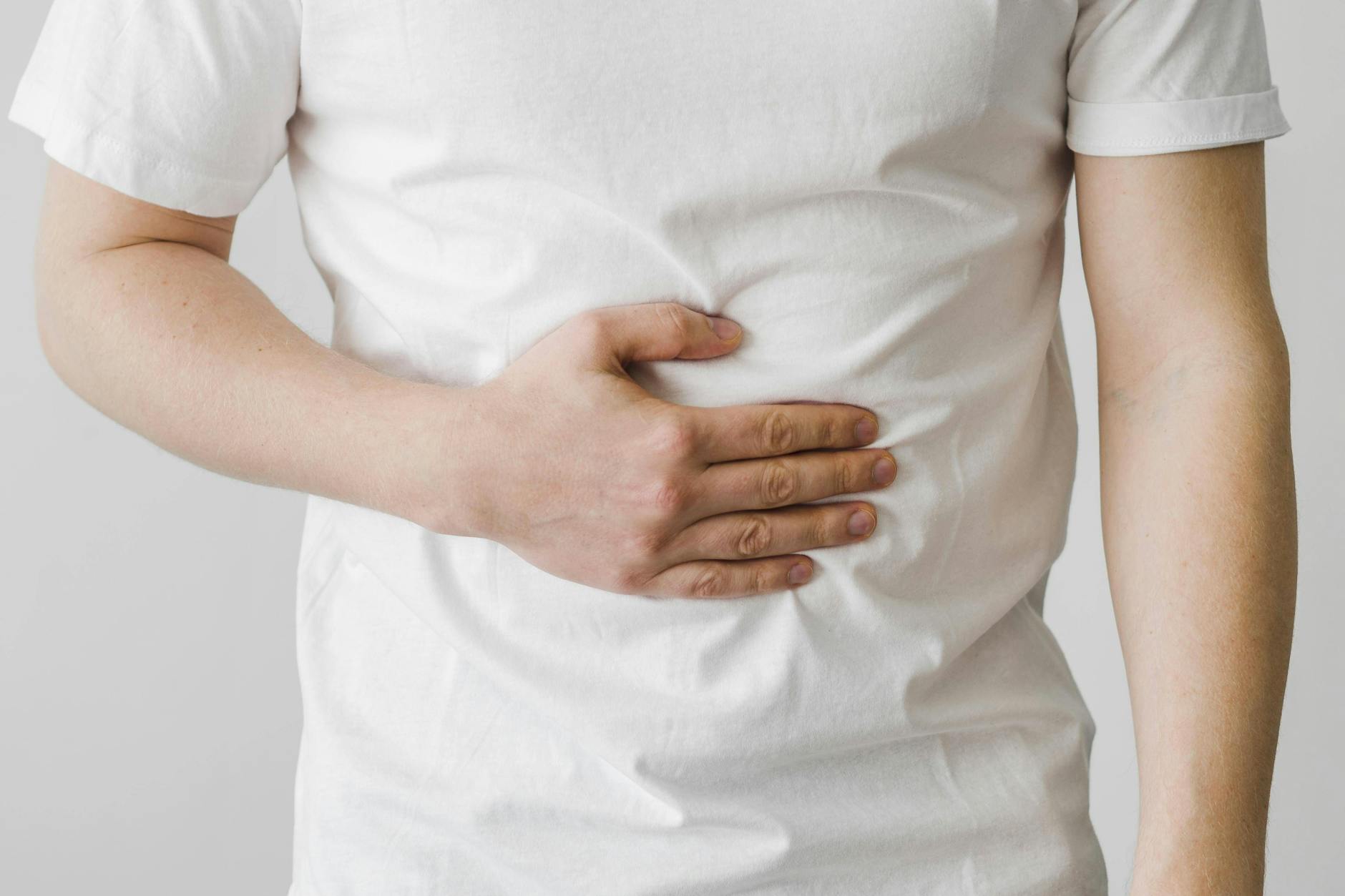 Übelkeit kann verschiedene Ursachen haben. Mit den richtigen Hausmitteln lässt sie sich aber gut bekämpfen.