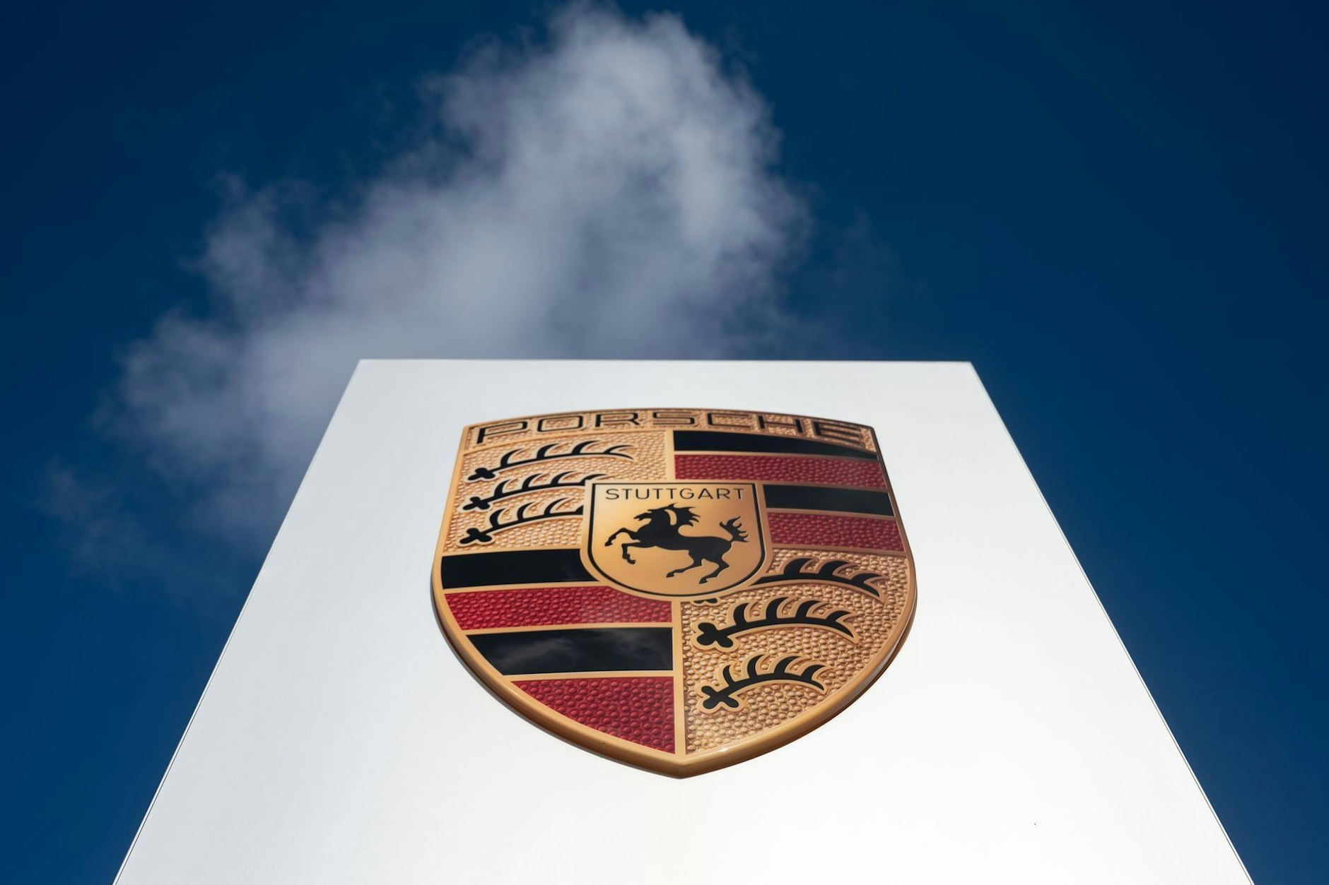 Rentner (65) glaubt Betrüger und verliert seinen Porsche