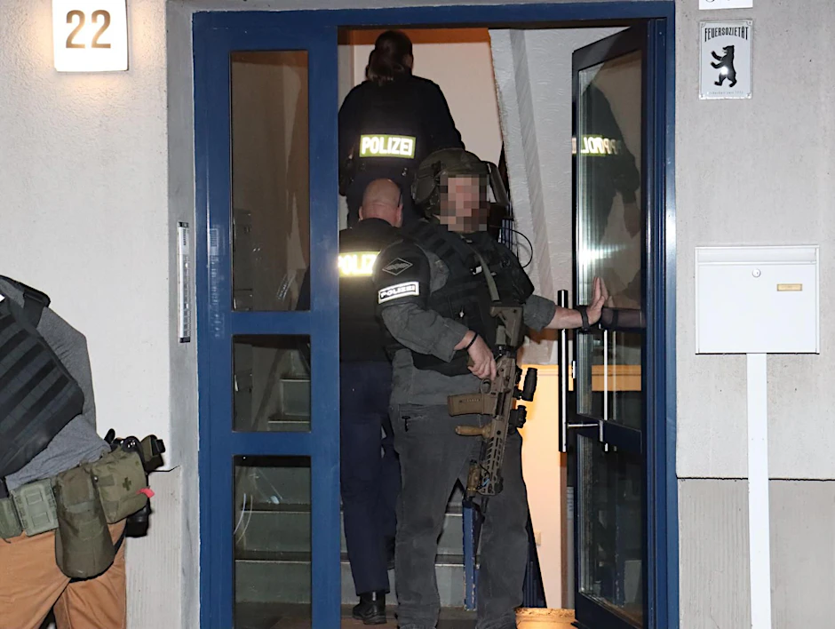 Nach Treffen mit zwei Callgirls: SEK stürmt Wohnung von 34-Jährigem