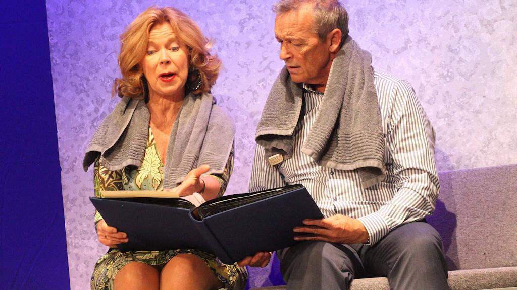 Marion Kracht und Michael Roll bei der Probe zum Theaterstück „Und wer nimmt den Hund?“.