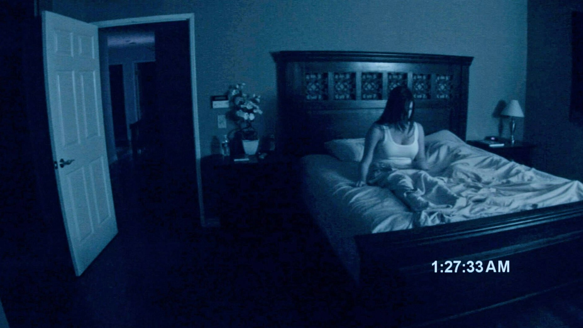 Im Film Paranormal Activity hält ein Paar die Spuk-Ereignisse im eigenen Haus mit einer Kamera fest.