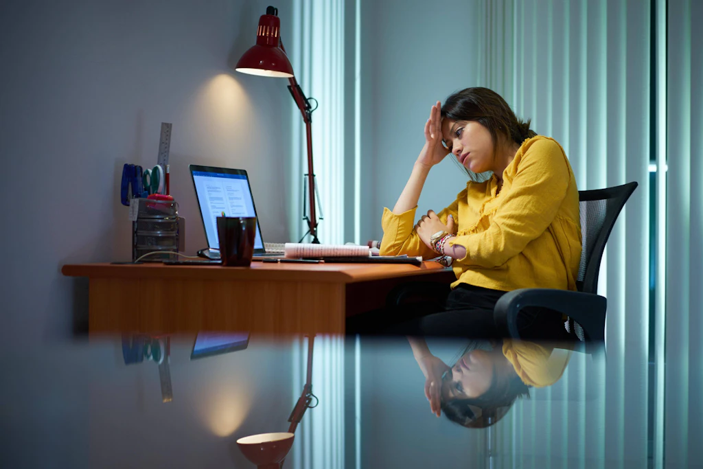 Manche Menschen arbeiten nur im Homeoffice. Oft ist Einsamkeit die Folge.