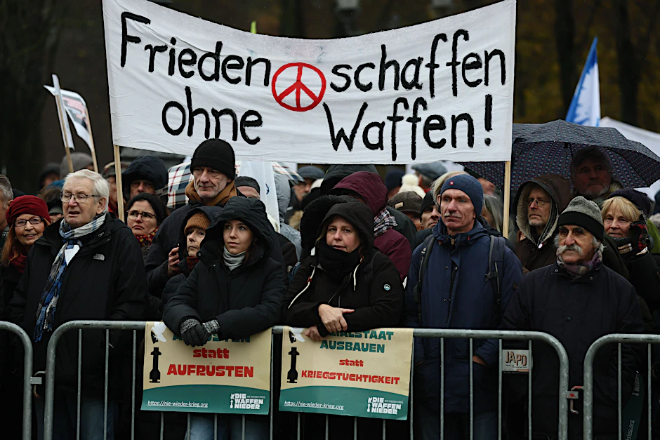 Viele Bürger im Land sehen eine Aufrüstung kritisch. Unterstützung bekommen sie dabei vom Friedensbündnis Norddeutschland, das eine Militarisierung Deutschlands entschieden ablehnt.
