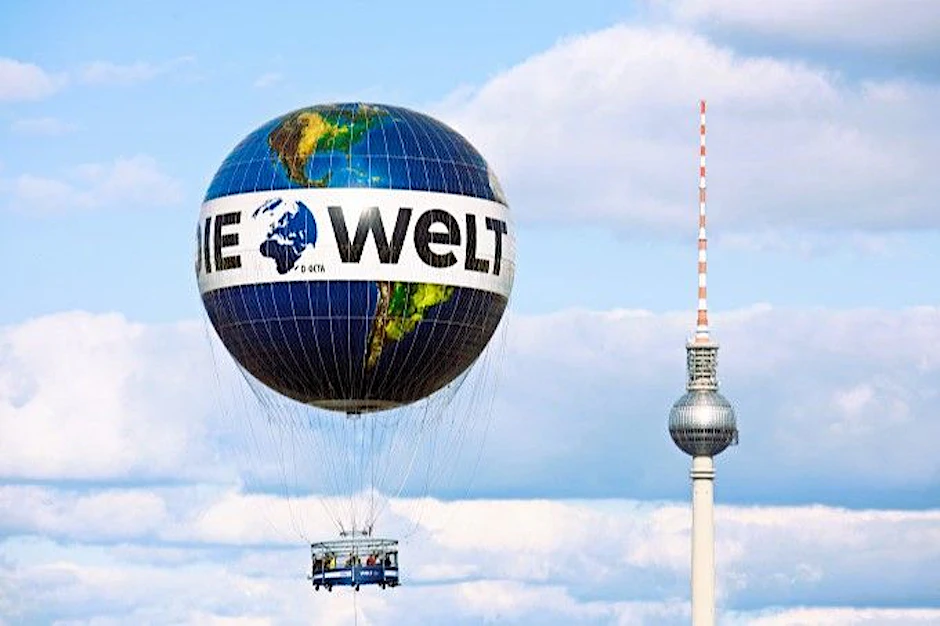 Er ist einer der größten Heliumballone der Welt und längst zu einem zweiten Wahrzeichen von Berlin geworden. 