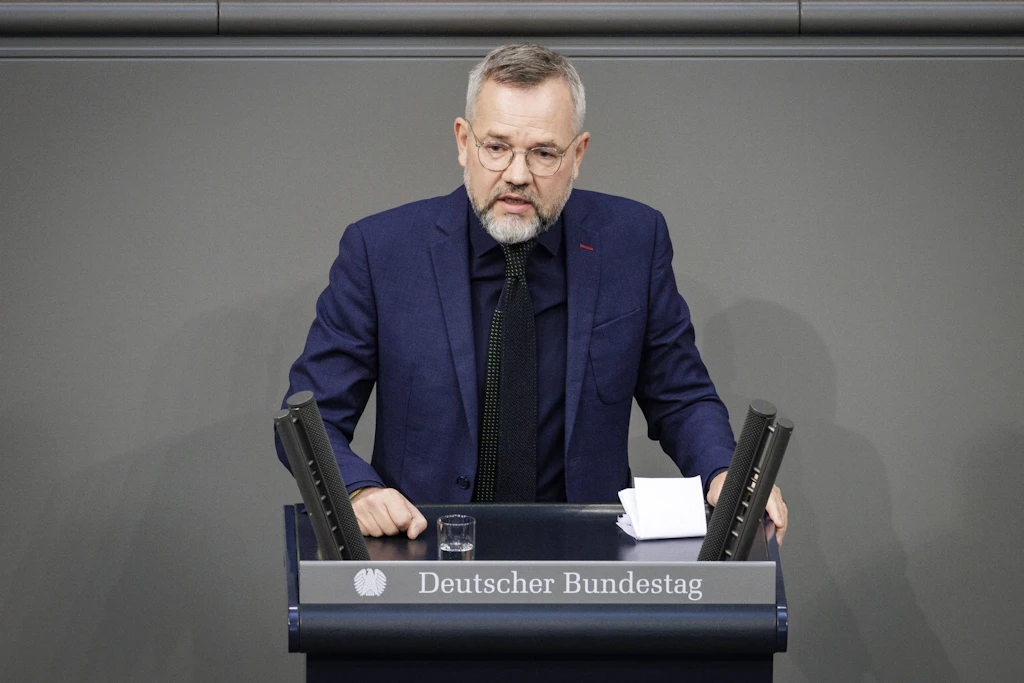 Michael Roth über Weidel-Interview: „Niemand redet über ihre dämlichen Antworten“