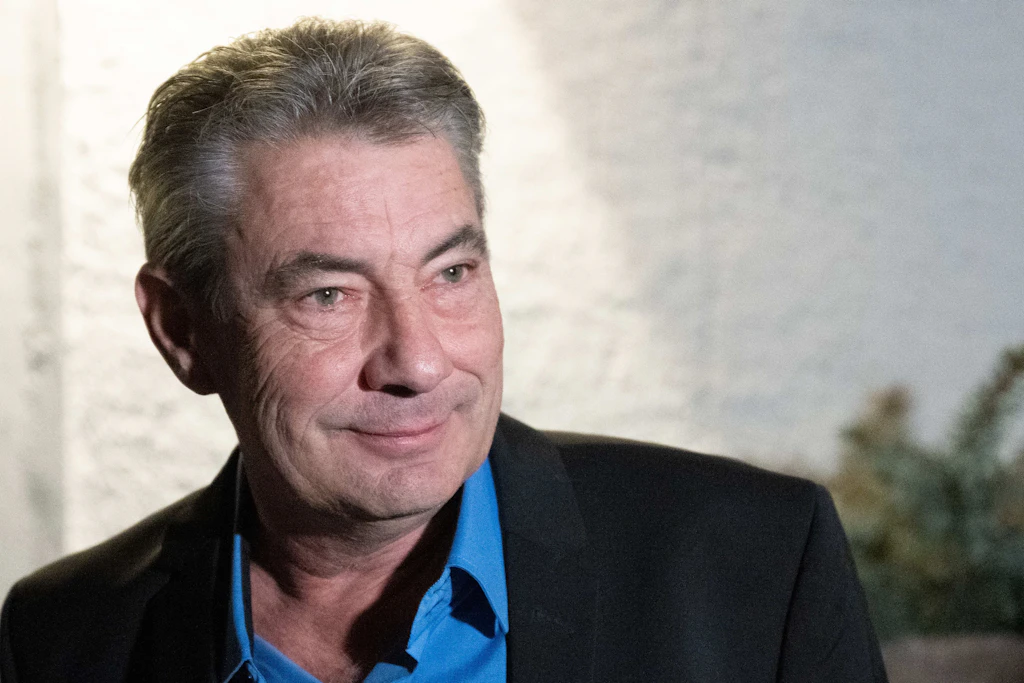 Tim Lochner, Oberbürgermeister von Pirna, musste&nbsp;aus verwaltungsrechtlichen Gründen dem Stadtrat widersprechen, nachdem Fördermittel für Demokratieprojekte abgelehnt wurden.