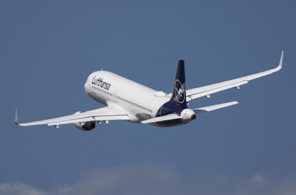 Ministerin stellt Urlauber auf höhere Flugpreise ein