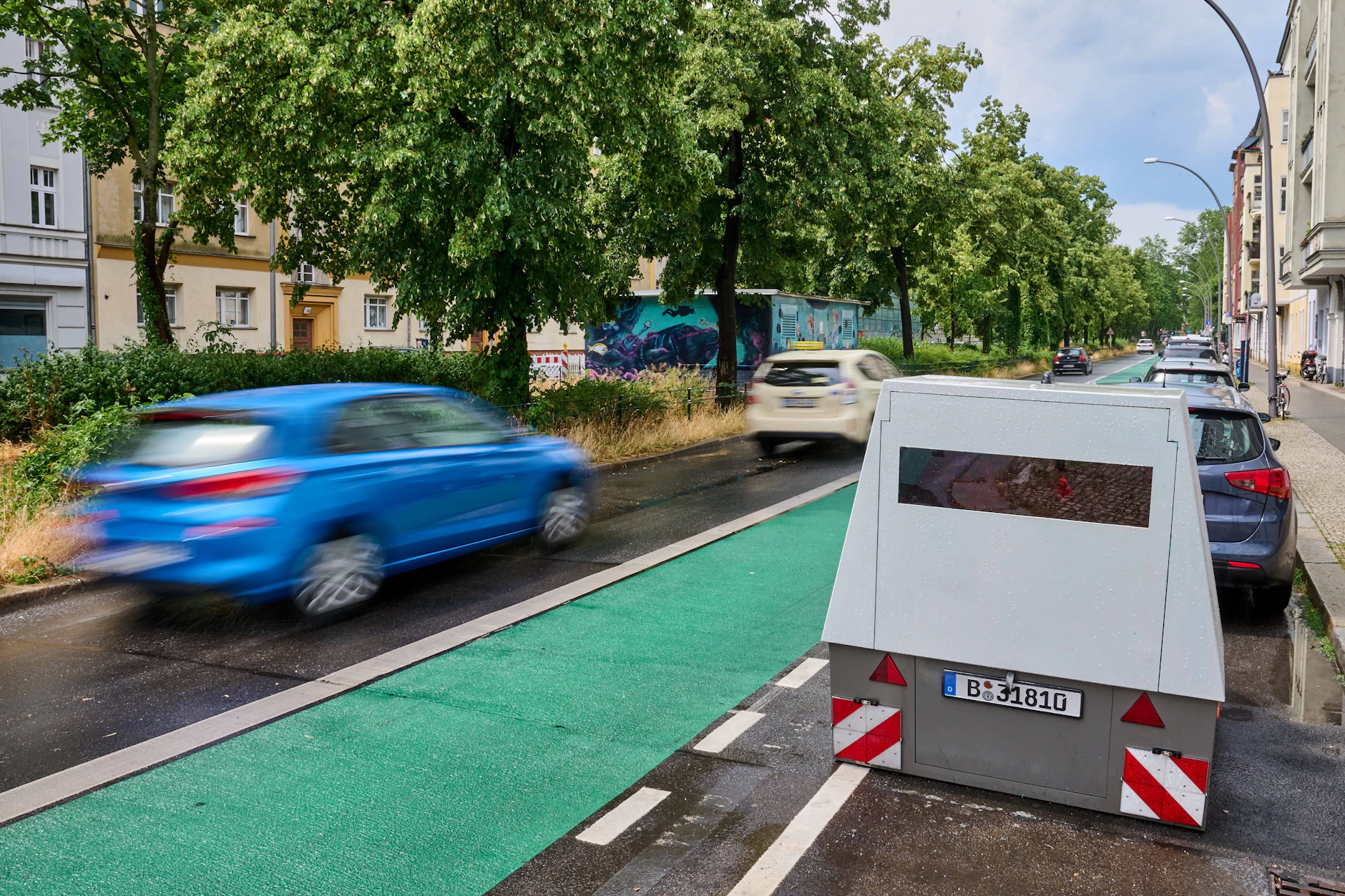 Die mobilen Anlagen wie hier in der Wichertstraße in Prenzlauer Berg blitzen besonders viele Autofahrer.