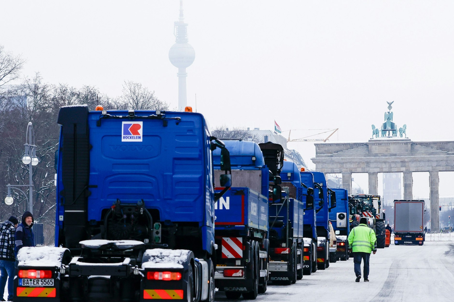 Lkw protestieren in Berlin: Die vielen Streiks sind ein Zeichen der wirtschaftlichen Krise im Land.