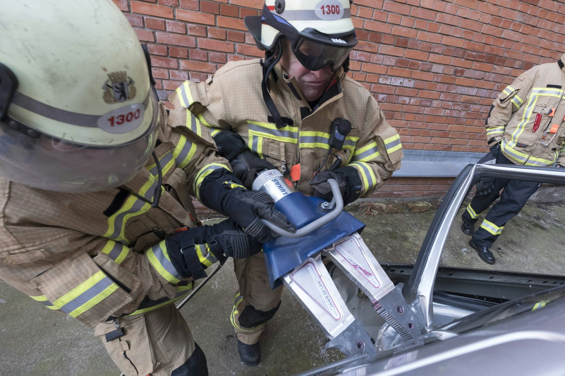 Diese akkubetriebenen Spreizer der Feuerwehr sind ein begehrtes Diebesgutfür kriminelle Banden, die dann damit Einbrüche verüben.