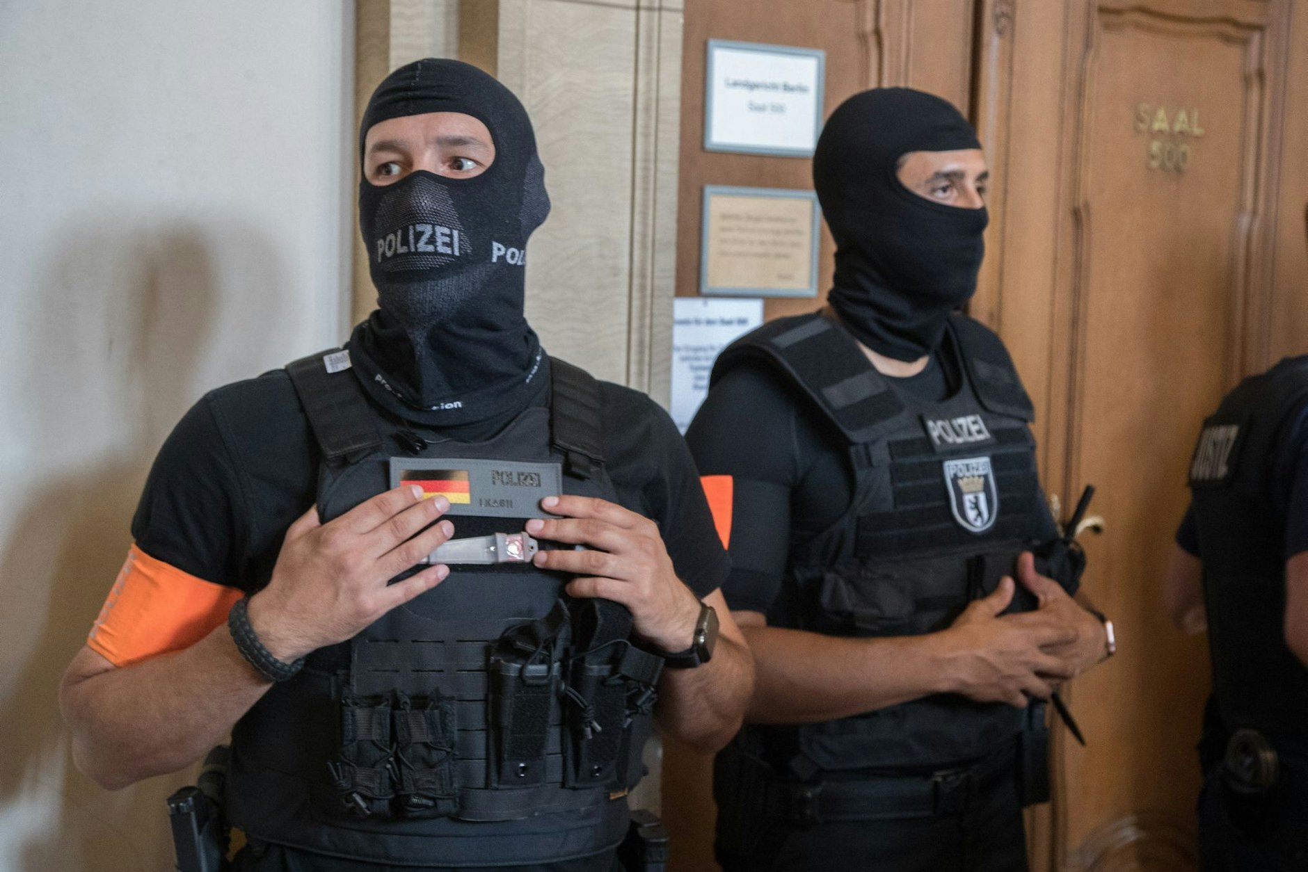 Symbolfoto: Beim Bushido-Prozess in Berlin waren immer auch Bushidos Personenschützer vom LKA vor dem Saal.