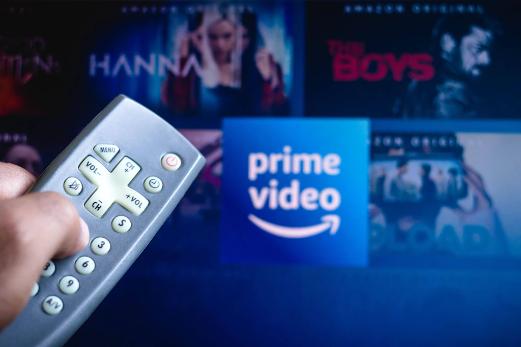 Werbung in Bezahl-Streamingdiensten ist zum Streitpunkt zwischen Plattformen und Verbraucherschützern geworden.