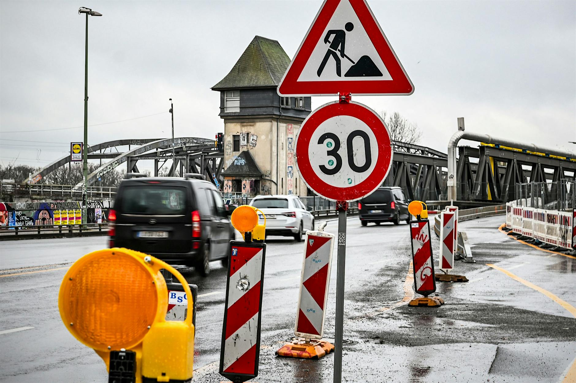 Nerv-Baustelle Elsenbrücke: Verkehrssenatorin feiert den Baufortschritt